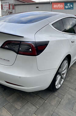 Седан Tesla Model 3 2019 в 