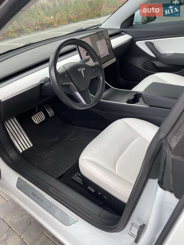 Седан Tesla Model 3 2019 в Луцьку