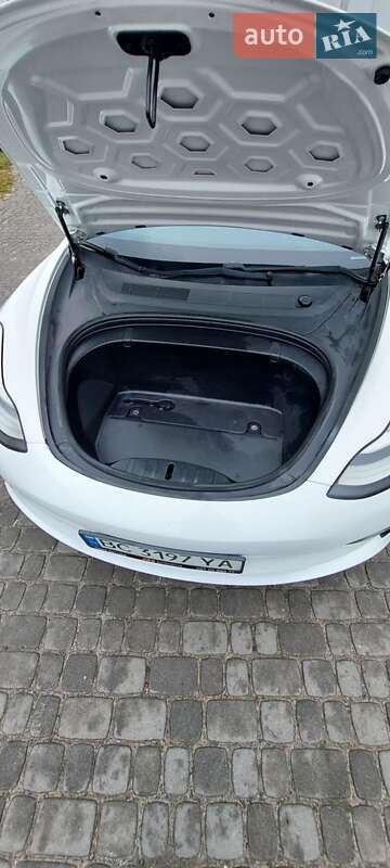 Седан Tesla Model 3 2018 в Львові