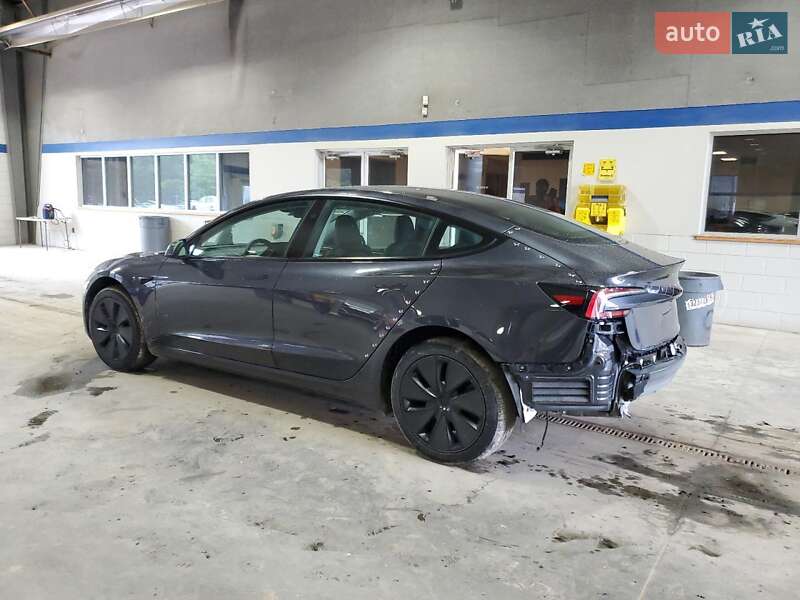Седан Tesla Model 3 2024 в Києві