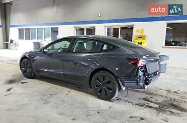 Седан Tesla Model 3 2024 в 