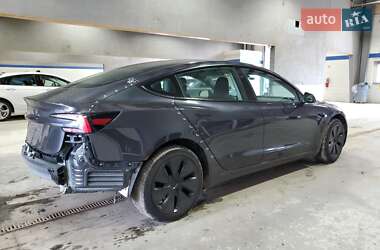 Седан Tesla Model 3 2024 в 