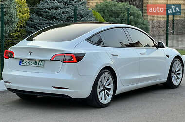 Седан Tesla Model 3 2021 в 