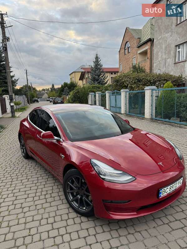Седан Tesla Model 3 2018 в Львове