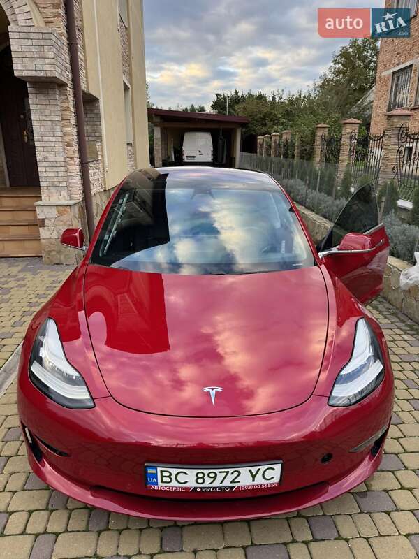 Седан Tesla Model 3 2018 в Львове