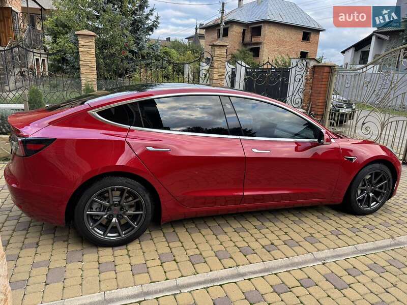 Седан Tesla Model 3 2018 в Львове