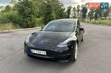 Седан Tesla Model 3 2022 в 