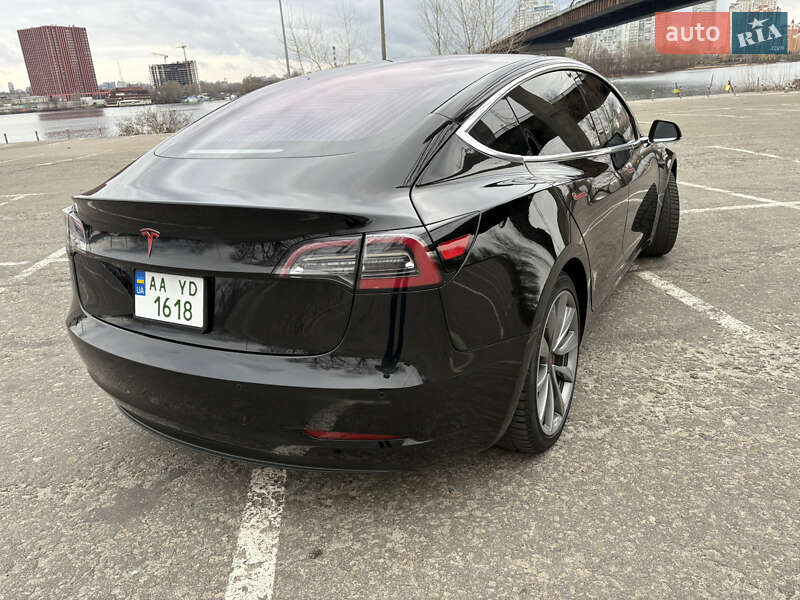 Седан Tesla Model 3 2019 в Киеве