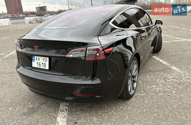 Седан Tesla Model 3 2019 в 