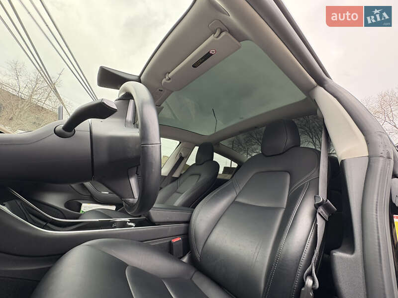 Седан Tesla Model 3 2019 в Киеве