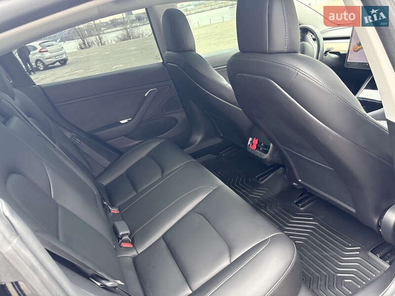Седан Tesla Model 3 2019 в Киеве