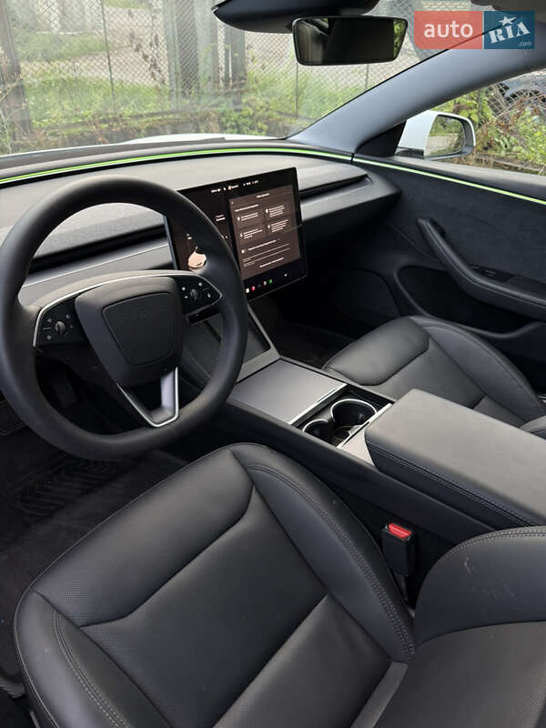 Седан Tesla Model 3 2024 в 