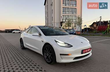Седан Tesla Model 3 2020 в 