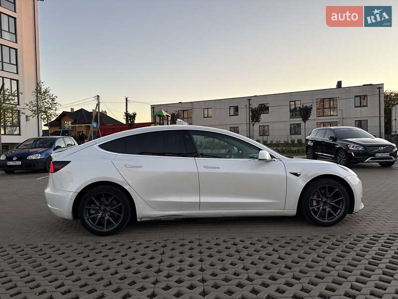 Седан Tesla Model 3 2020 в Луцьку