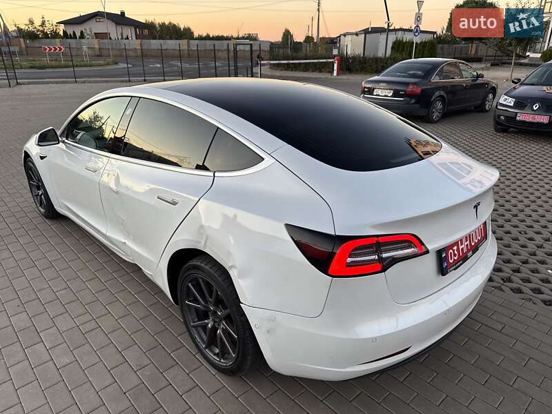 Седан Tesla Model 3 2020 в Луцьку