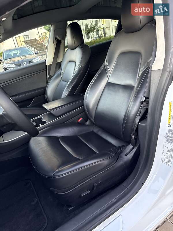 Седан Tesla Model 3 2020 в Луцьку