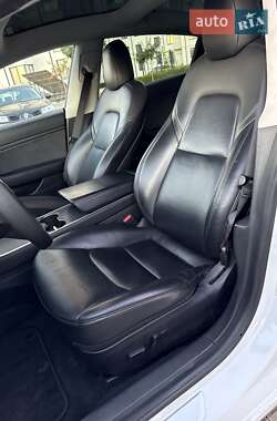 Седан Tesla Model 3 2020 в 