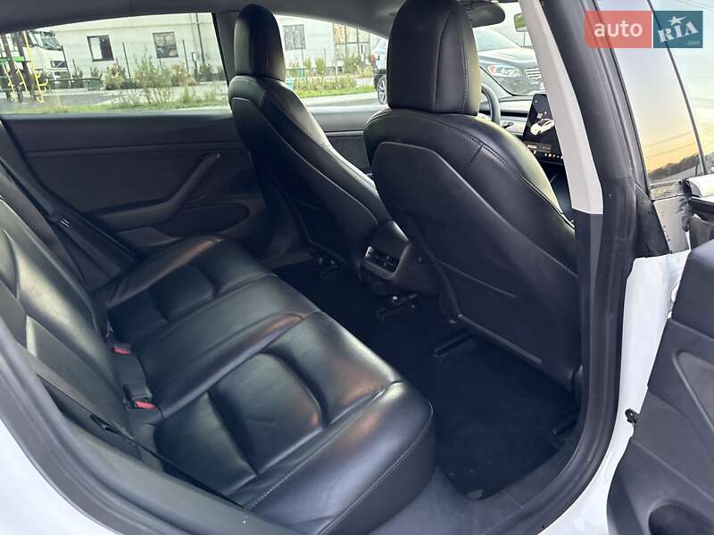 Седан Tesla Model 3 2020 в Луцьку