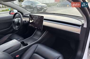 Седан Tesla Model 3 2020 в 
