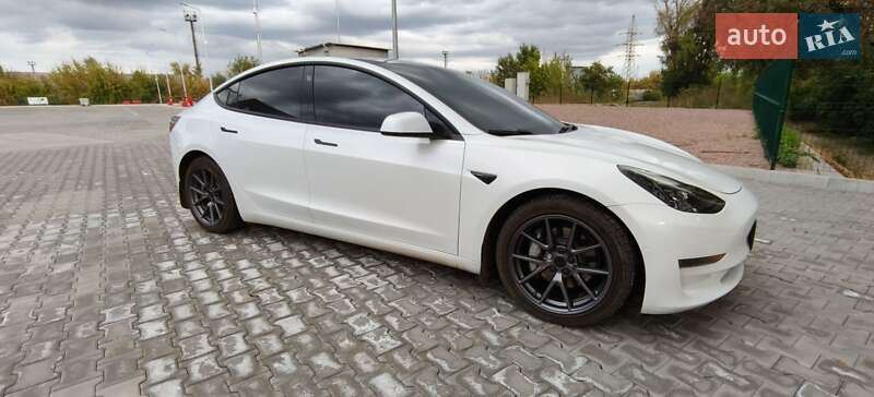 Седан Tesla Model 3 2020 в Кривому Розі
