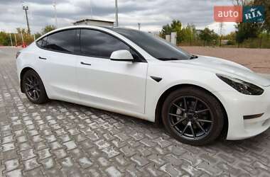Седан Tesla Model 3 2020 в 