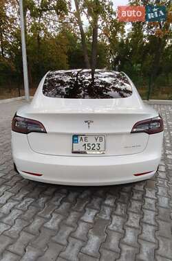Седан Tesla Model 3 2020 в 