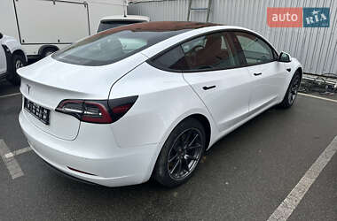 Седан Tesla Model 3 2021 в 