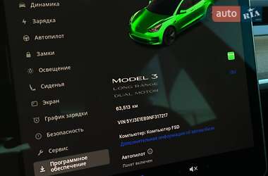 Седан Tesla Model 3 2022 в 