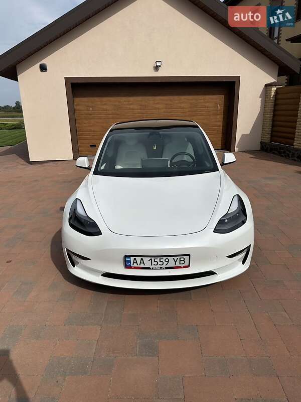Седан Tesla Model 3 2021 в Черкассах