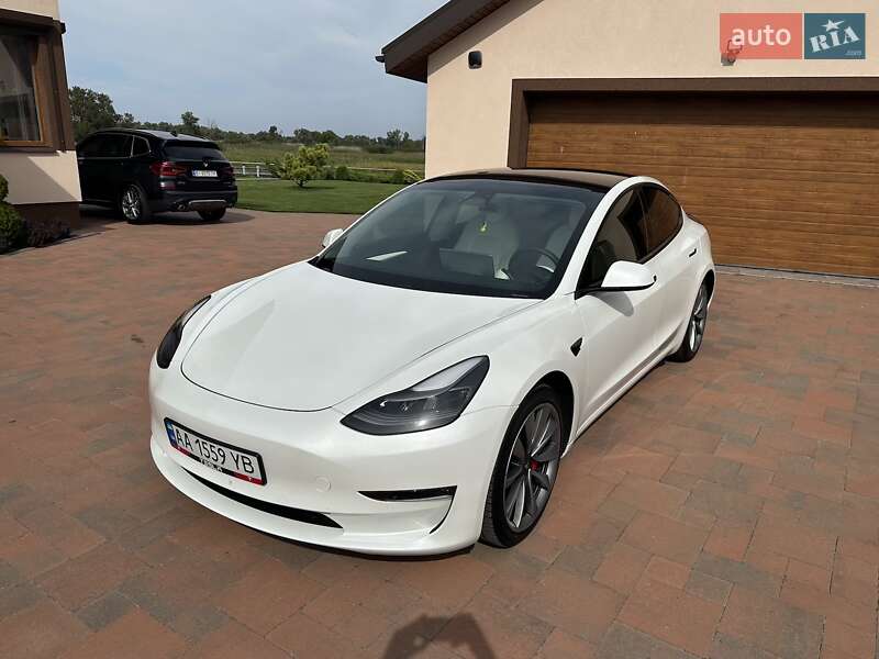 Седан Tesla Model 3 2021 в Черкассах