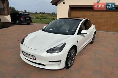 Седан Tesla Model 3 2021 в 