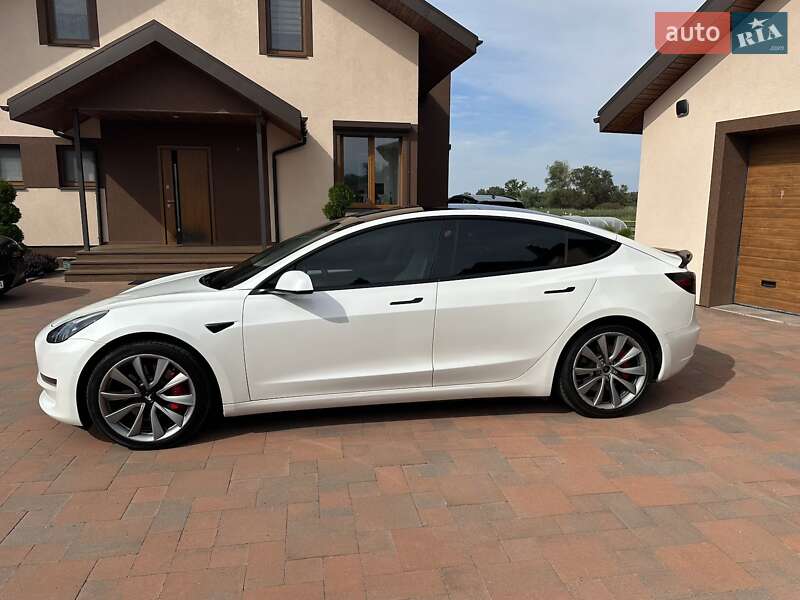 Седан Tesla Model 3 2021 в Черкассах