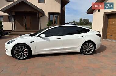 Седан Tesla Model 3 2021 в 
