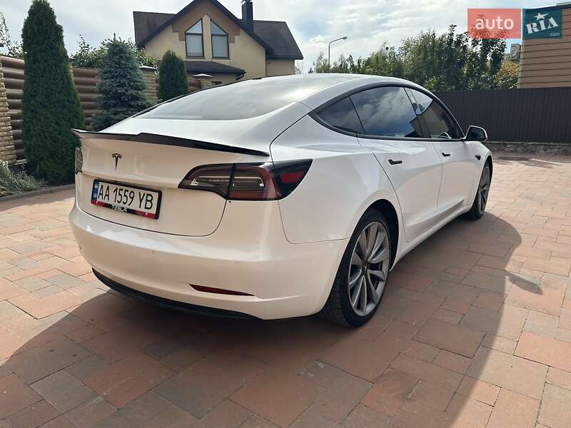 Седан Tesla Model 3 2021 в Черкассах