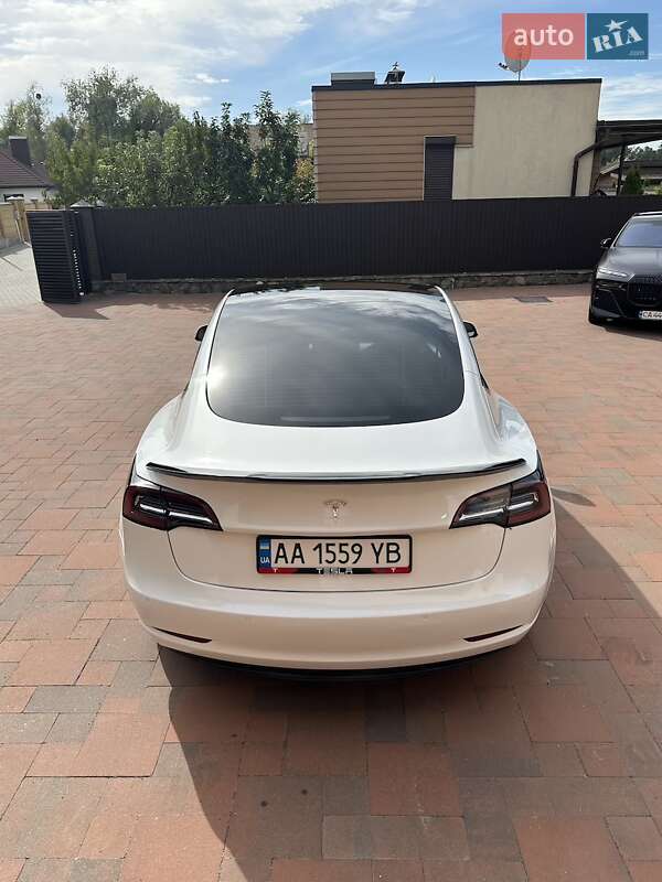 Седан Tesla Model 3 2021 в Черкассах