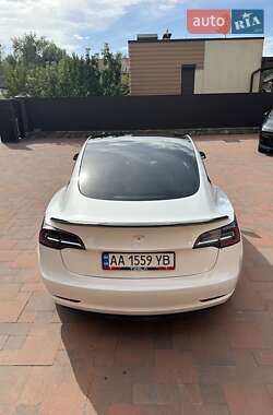Седан Tesla Model 3 2021 в 
