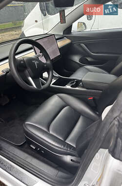 Седан Tesla Model 3 2020 в 