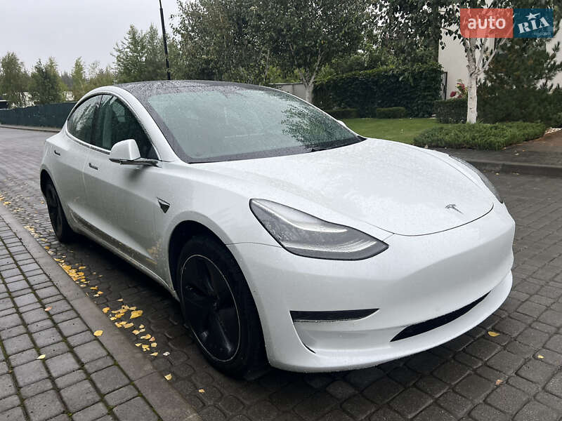 Седан Tesla Model 3 2019 в Киеве