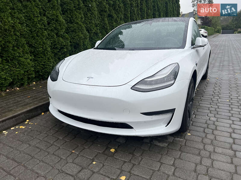 Седан Tesla Model 3 2019 в Киеве