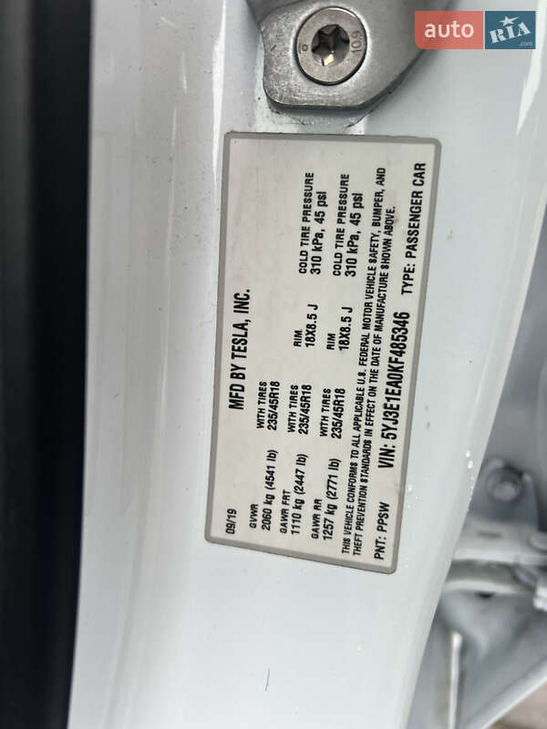 Седан Tesla Model 3 2019 в Киеве