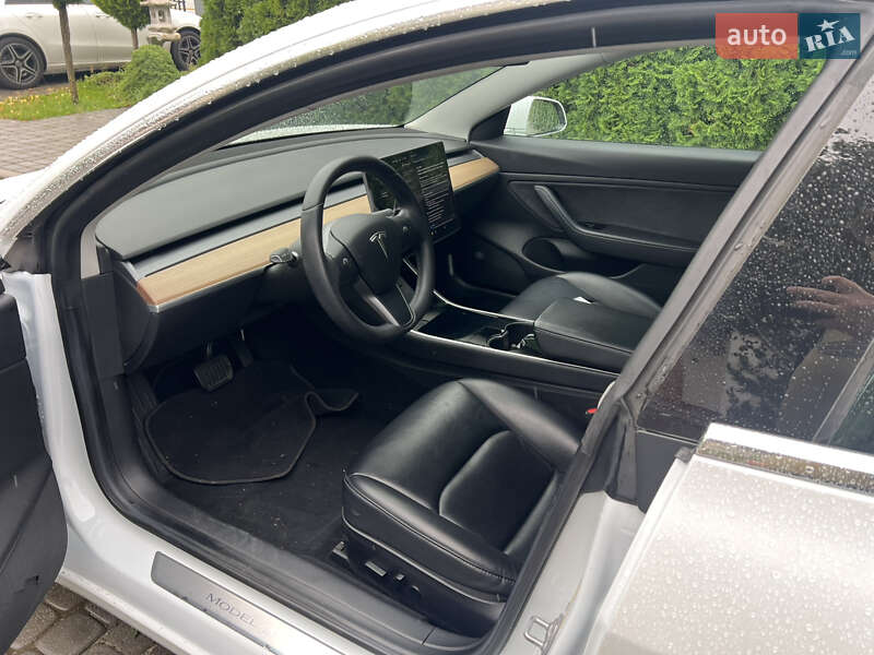 Седан Tesla Model 3 2019 в Киеве