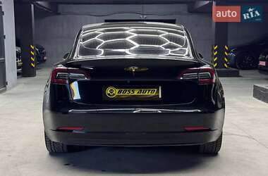 Седан Tesla Model 3 2019 в 