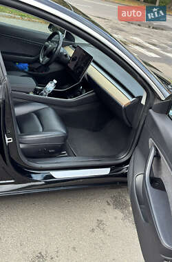 Седан Tesla Model 3 2018 в 