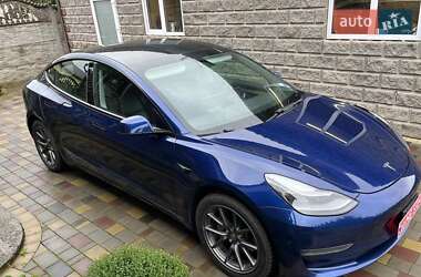 Седан Tesla Model 3 2022 в 