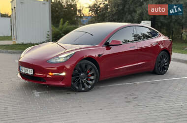 Седан Tesla Model 3 2022 в 