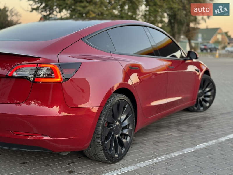 Седан Tesla Model 3 2022 в Вінниці
