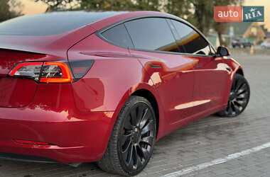 Седан Tesla Model 3 2022 в 