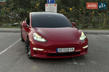 Седан Tesla Model 3 2022 в 