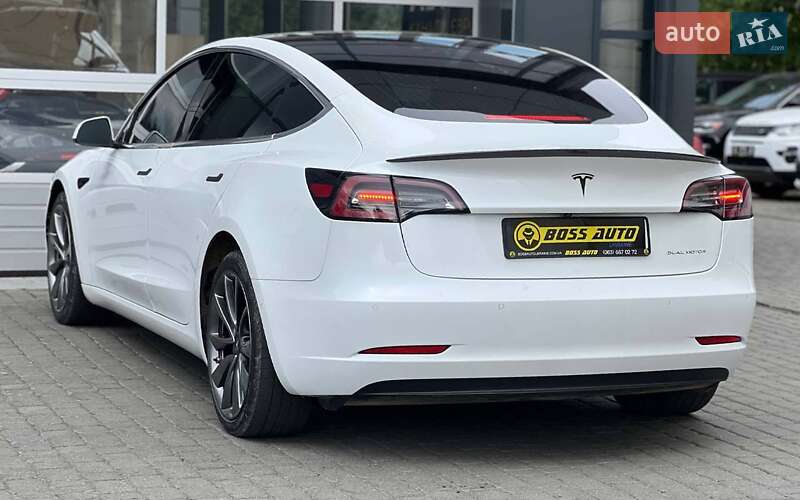 Седан Tesla Model 3 2019 в Ивано-Франковске