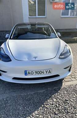 Седан Tesla Model 3 2021 в 